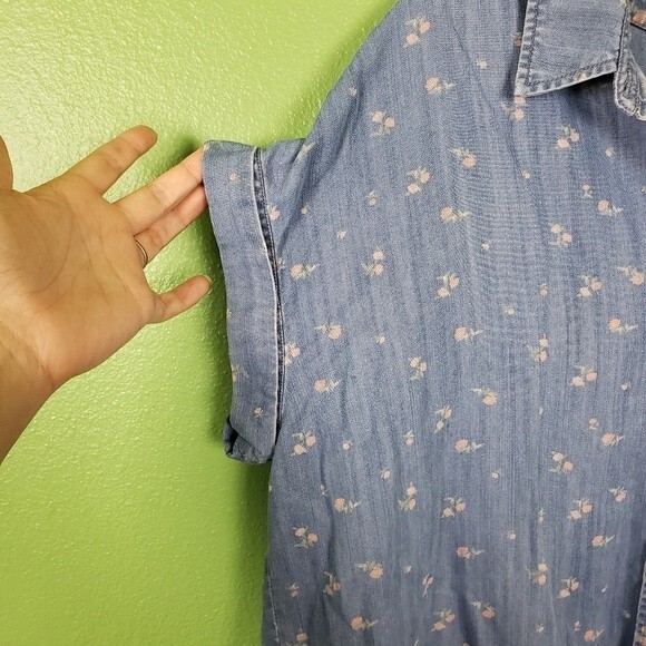 Sanctuary Women's Faded Pink Rose Button Up Drawstring Waist Chambray Top Sz L - Picture 3 of 8